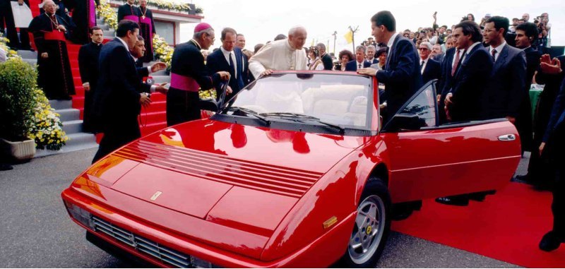 Папамобиль: автомобили Папы Римского от Ferrari…
