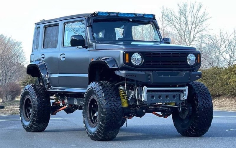 В Японии показали пятидверный Jimny: его…