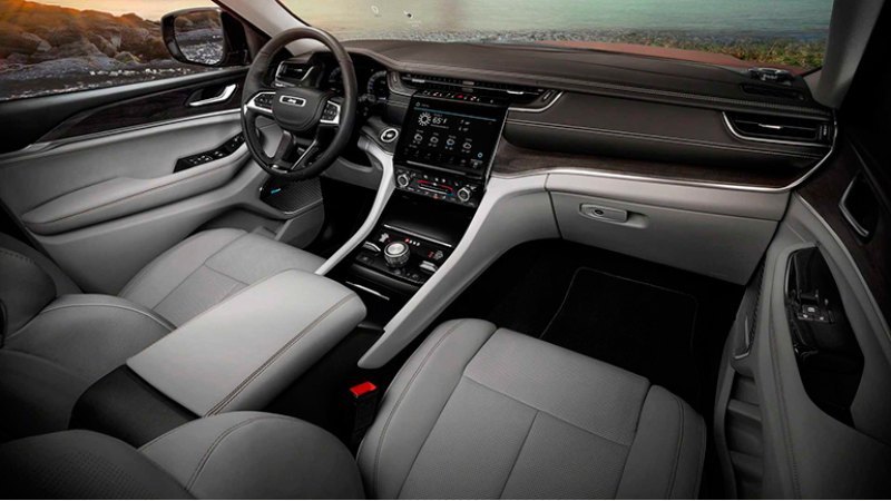 Напомним, от обычного Grand Cherokee версия с…