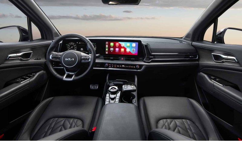Внешне все отличия Sportage PHEV от традиционных…
