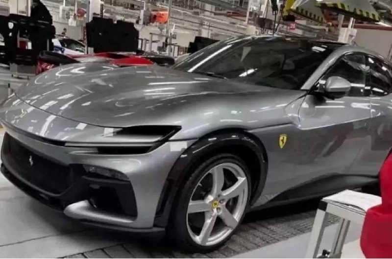 Раскрыта внешность кроссовера Ferrari Purosangue