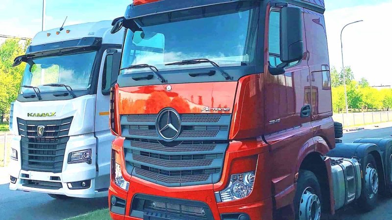 Daimler Truck приостановил сотрудничество с…
