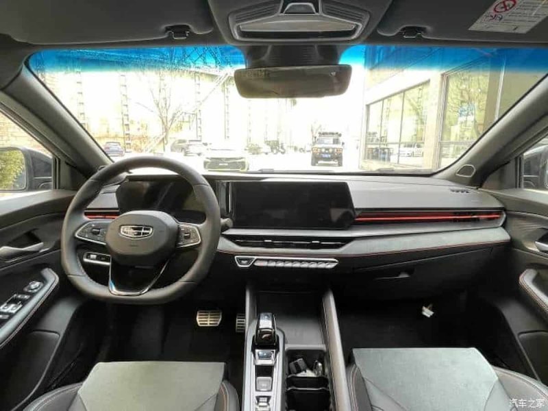 Интерьер Geely Binrui Cool