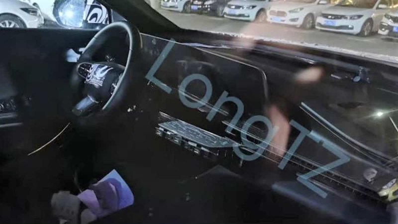 Кроме того, интересен и тот факт, что капот…