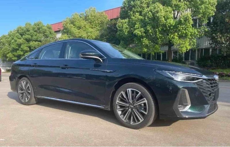 Нового конкурента Toyota Camry и Kia K5 от Chery…