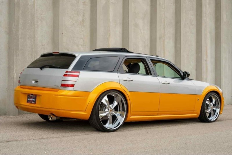 Речь идет о Dodge Magnum 2005 года выпуска.…