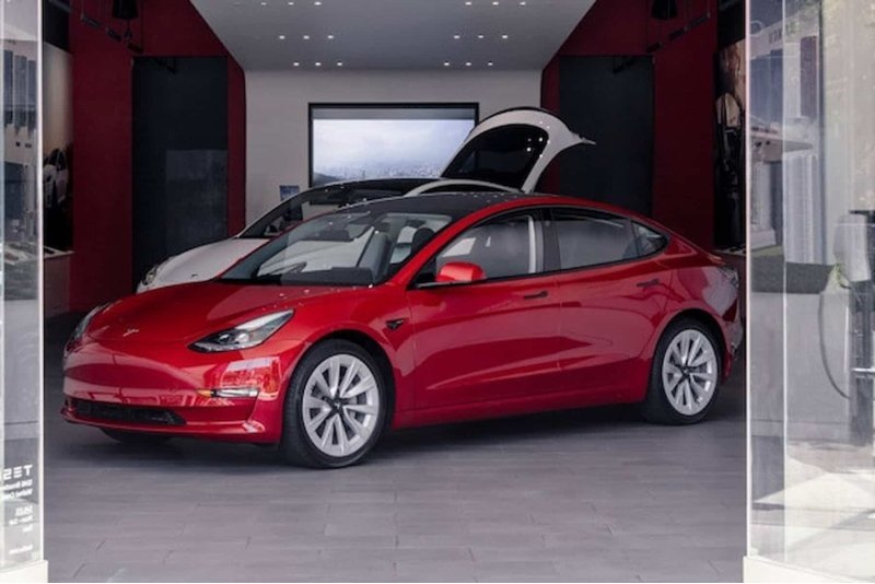 Замена батареи в Tesla Model 3 обойдется в цену…