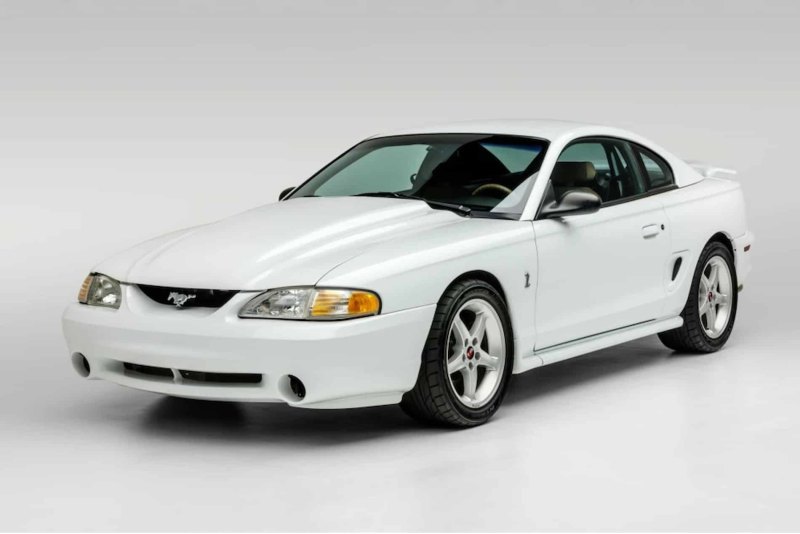 На продажу выставили почти новый Ford Mustang SVT…