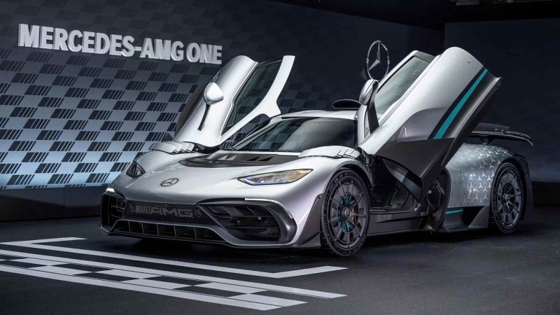 Mercedes-Benz представил серийный гиперкар AMG One