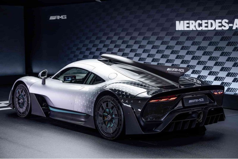 Серийный гиперкар Mercedes-Benz имеет…