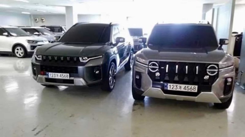 Слево-направо: кроссовер SsangYong Torres и…
