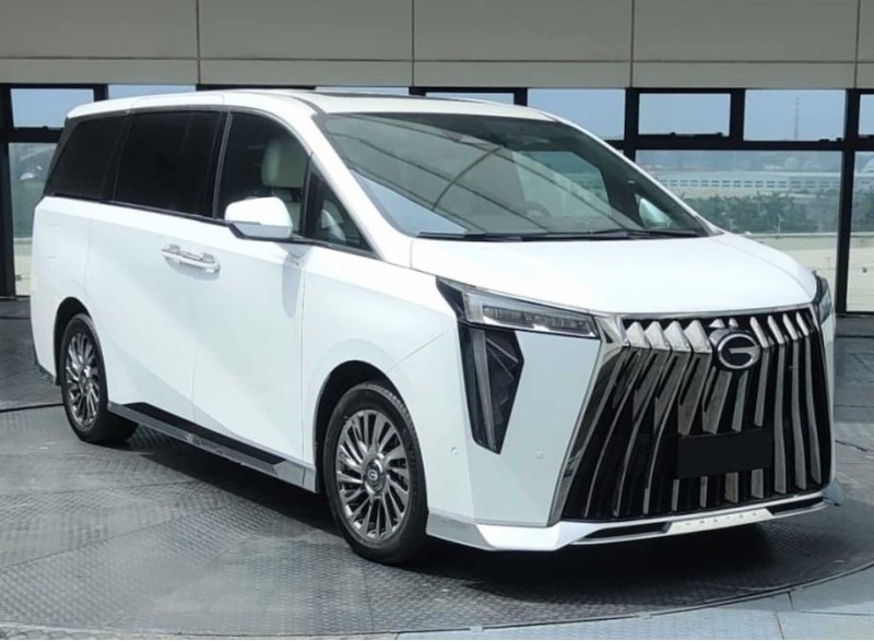 Новый минивэн Trumpchi M8 удивил необычной…