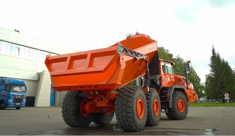 Длина «КАМАЗ Геркулес-40» составляет 10120 мм,…