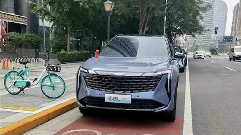 Новый Geely Atlas сохранит старое название, но…
