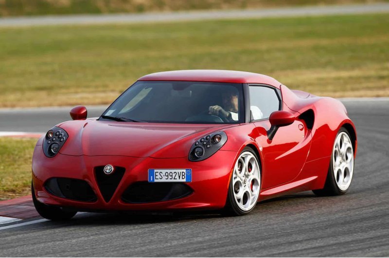 Спорткар Alfa Romeo 4C (2013-2020)