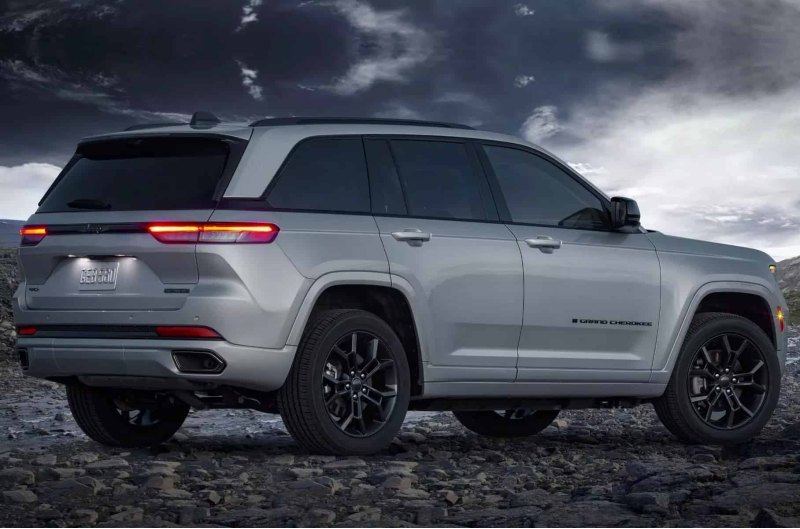 Внешне отличить юбилейный Grand Cherokee от…