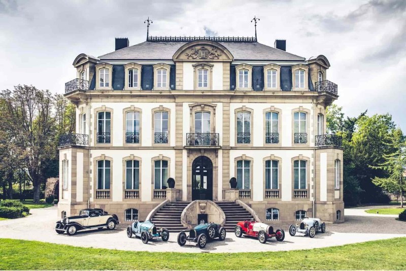 Bugatti выкупила 5 классических моделей для…