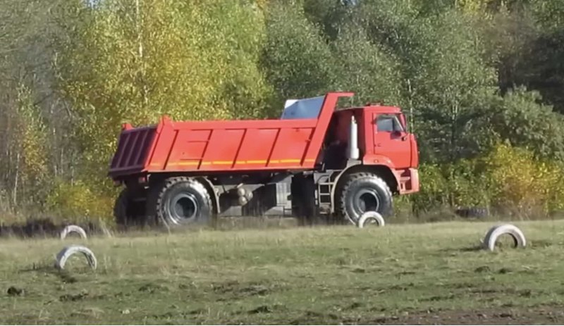 В передней полураме размещены кабина и силовой…