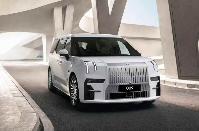 Новый роскошный минивэн Geely оказался на 40%…