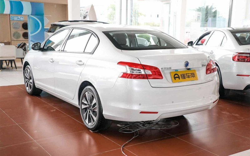 В основе Fukang ES600 лежит архитектура Peugeot…