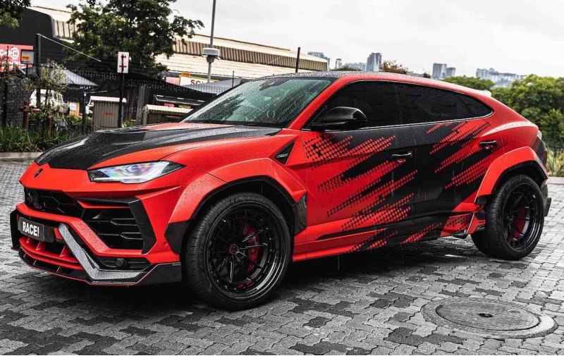 В Сети показали двухцветный Lamborghini Urus из…