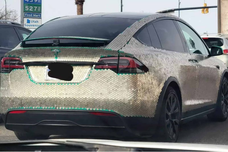 Владелец Tesla Model X покрыл кузов машины 14…