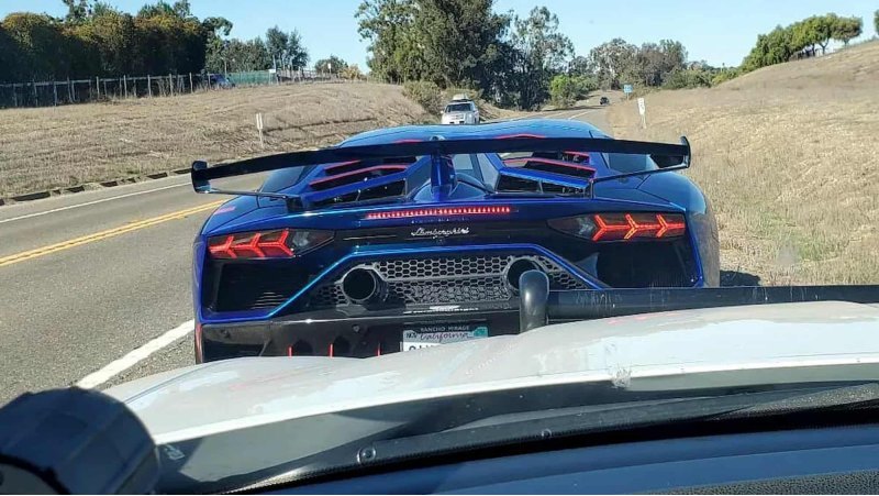 50-летний водитель Lamborghini Aventador SVJ…