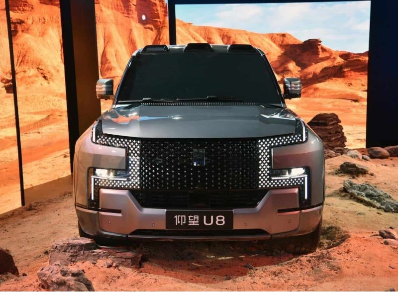 Новый внедорожник BYD Yangwang U8 показали…