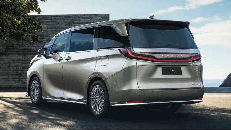 Все сиденья LM отделают натуральной кожей, а…
