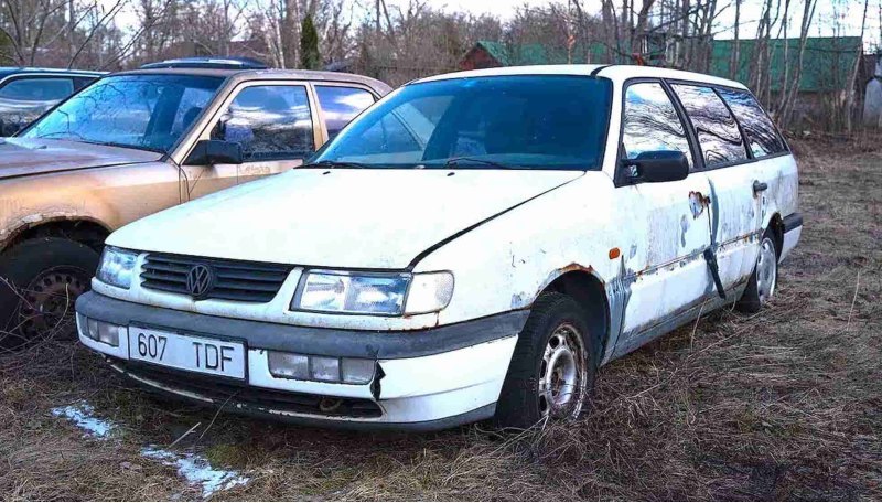 «Оживление мертвеца»: брошенный Passat B4 завели…