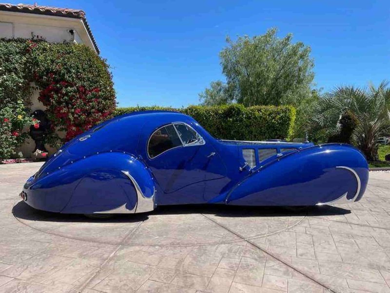 К примеру, Bugatti 57SC Atlantic Coupe 1938 года…