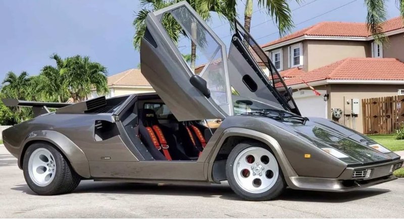 Уникальную реплику Lamborghini Countach,…