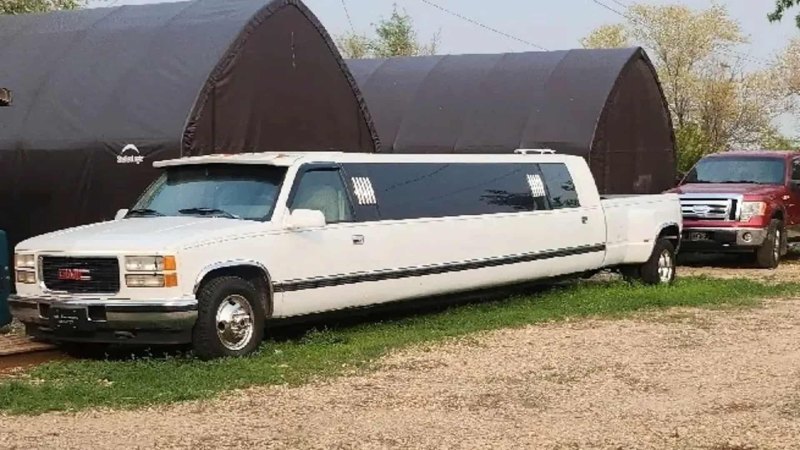 На продажу выставили необычный лимузин-пикап GMC…