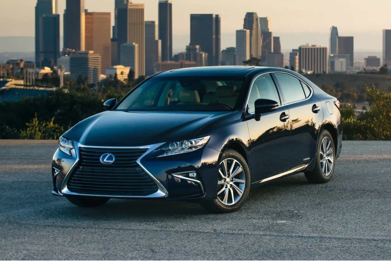 1 место – Lexus ES (2017)