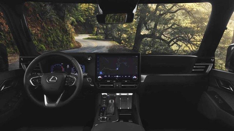 Вместо атмосферного V8 под капот нового GX было…