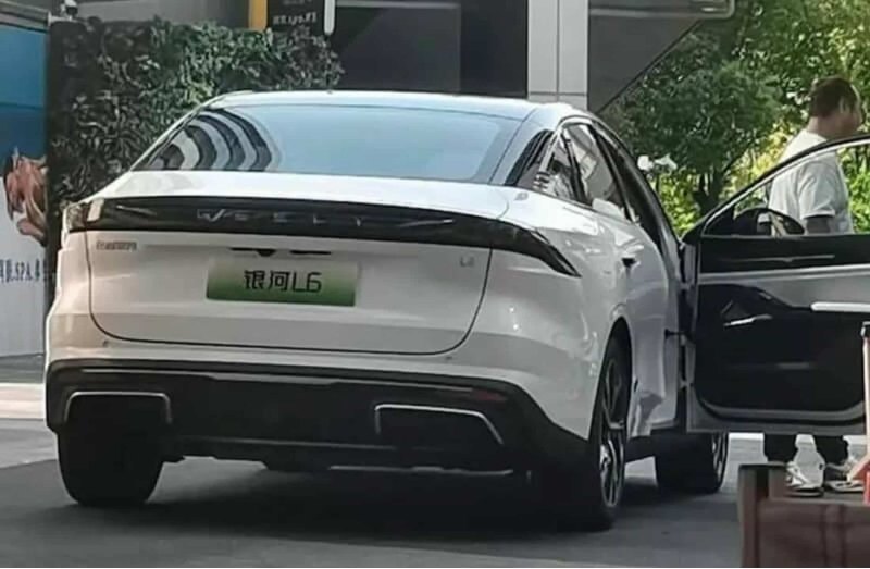 Geely готовится к дебюту очень мощного гибридного…