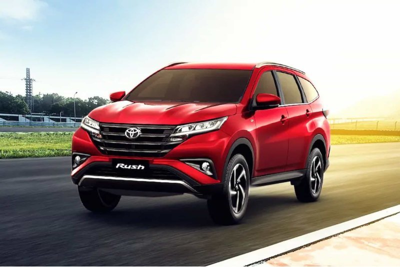 Речь идет о Toyota Rush. Это приподнятый…