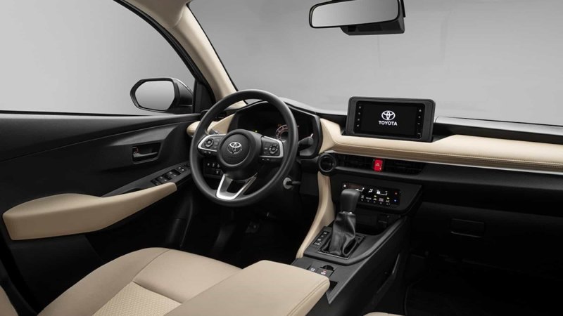 При этом соплатформенный седан Toyota Corolla,…