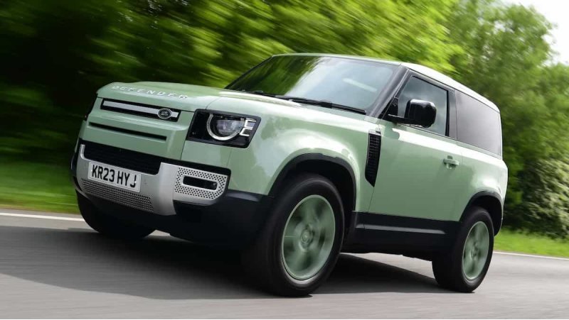 2 место – Land Rover Defender