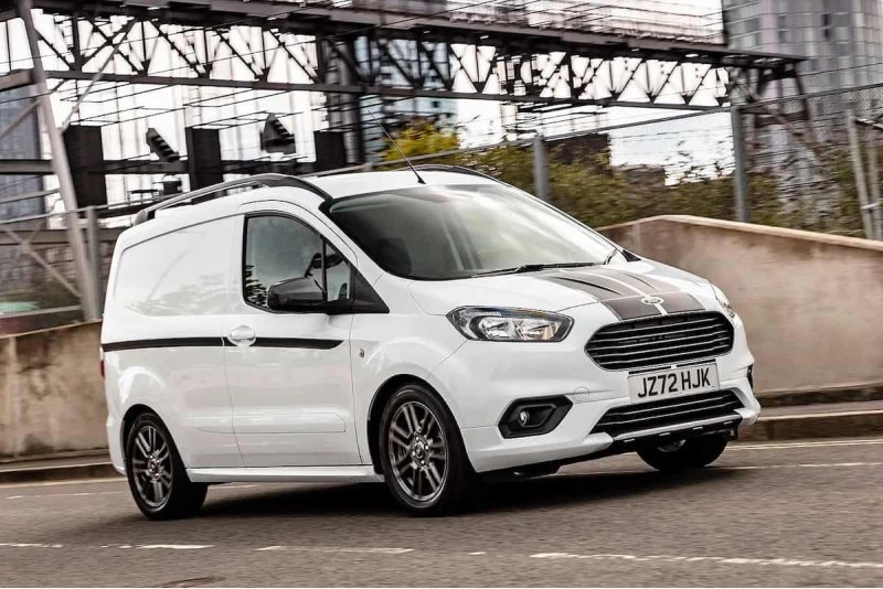 2 место – Ford Transit Courier