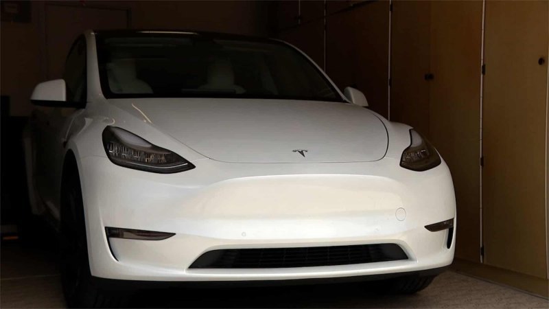 Владелец Tesla обвинил компанию в собственной…