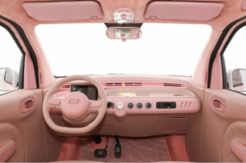 В салоне Besturn Xiaoma установлено двухспицевое…