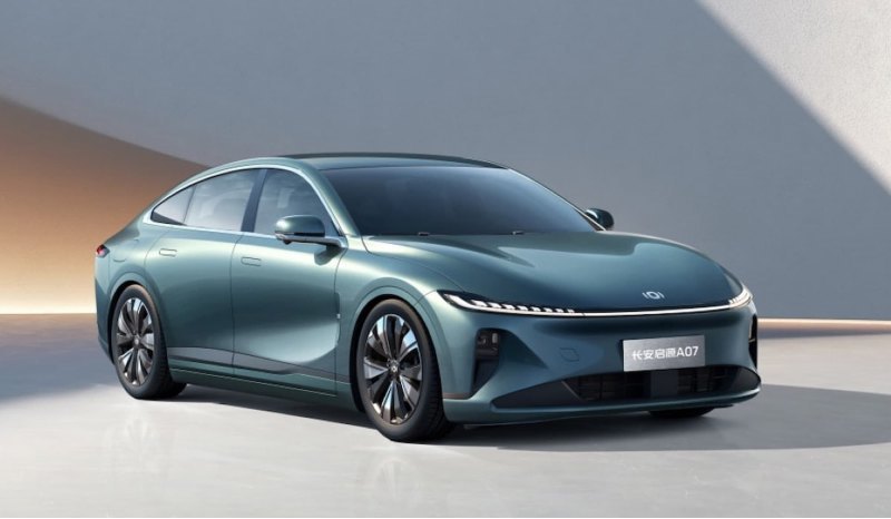 Новый большой седан Changan с закосом под Tesla…