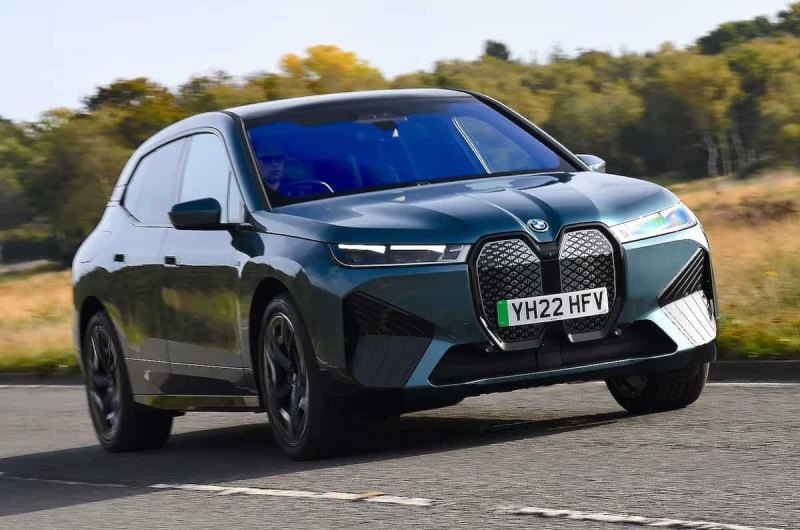 8 место – BMW iX