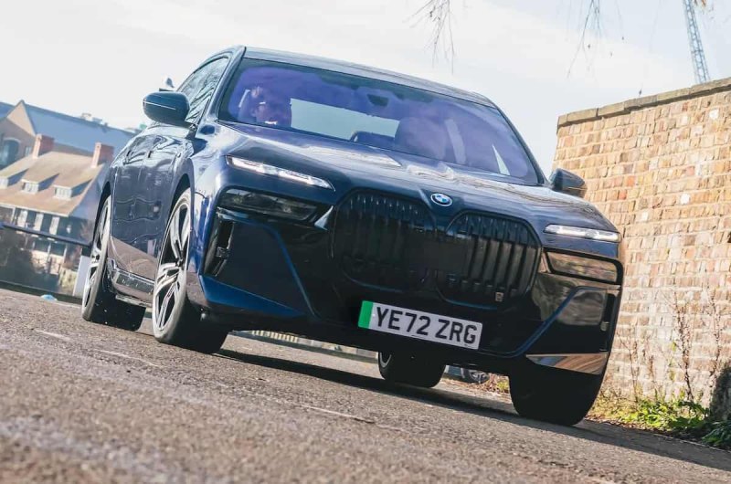 2 место – BMW i7