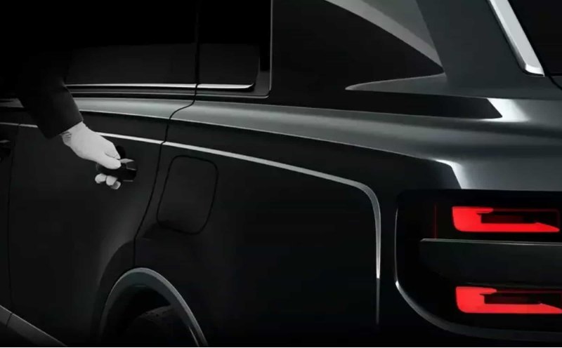 Форма задних фонарей в люксовом кроссовере Toyota…