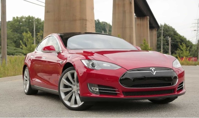 Tesla Model S (2013)
