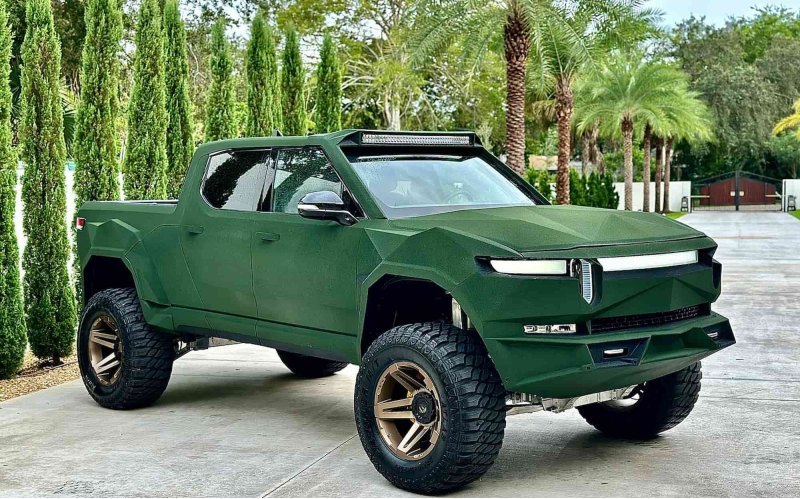 Мощный электрический пикап Rivian превратили в…