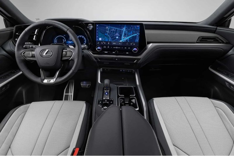 Длина Lexus TX равна 5,2-метрам, а расстояние…