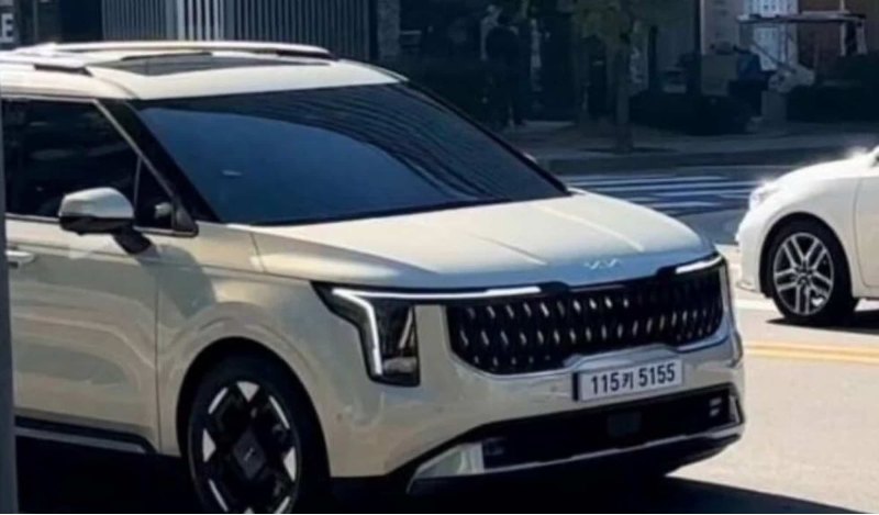 Новый Kia Carnival случайно «засветился» во время…
